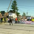 Jagodinci blokrali pružni prelaz: Traže da se planirana brza pruga Beograd-Niš bude izmeštena iz centra grada