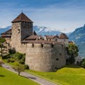 Uspavana alpska enklava na stubu srama! Masovne ostavke, banke na izdisaju, zamrznute milijarde