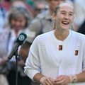 Rusko čudo od deteta hit potezom na Vimbldonu iznenadila čuvenu Končitu Martinez: Komentarisao i Novak Đoković