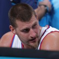 Ovo niste videli u prenosu - Jokić skinuo dres Srbije i krenuo... Nikola kakvog ne vidite na TV! Oduševiće vas šta je uradio!…