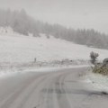 Zapadna Srbija pod snegom: Ekipe na terenu, prohodni svi putevi na Zlatiboru! Sneg i dalje pada (foto)