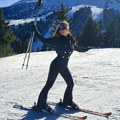 Naš pevač ima najzgodniju ženu na estradi: Atraktivna brineta u ski kombinezonu pršti kako izgleda: Oglasila se sa planine…