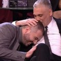 (Video) "zato te, čedo, volim" Aca Kos i Jovanović u blatu do guše, evo gde je političar odveo svog bliskog prijatelja za Prvi…