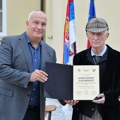 Matiji Bećkoviću uručena “Ćirilična darovnica”