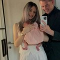 Pevač objavio prvu sliku tek rođene ćerkice: Niko nije znao d amu je supruga trudna, naslednici dali moćno ime