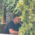 (Video) Stefan Karić u pregovorima za "Elitu 10" Uslikali smo ga kad se najmanje nadao, ulazi u zgradu Pinka: Evo sa kim je u…