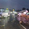 (Foto) Dečak (2) i njegova baka poginuli u stravičnoj nesreći Jezive slike sa mesta tragedije u Srpskoj Kući: Golf prešao u…