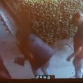 Dno dna: Dve žene opljačkale baku u Zemunu, vrebale je iza leđa i otele plen iz torbe (VIDEO)