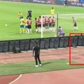 Ronaldo nokautirao kamermana! Šokantna scena na meču: Zakucao ga pravo u glavu, nesrećni čovek nije znao šta ga je…