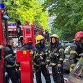 Požar u Surčinu: Gori stolarska radionica, vatrogasci na terenu
