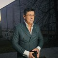 "Stavljam zlatnu masku na lice": Voditelj (59) otkrio kako održava mladalački izgled, cena njegove rutine će vas nasmejati
