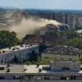VIDEO: Požar u potkrovlju zgrade u Novom Sadu, vatrogasci na terenu