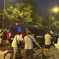 Građani krenuli od prostorija SNS-a ka Mostu slobode (FOTO, VIDEO)
