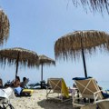 Užas na popularnom grčkom ostrvu: Maloletnica (16) silovana u vodi na prepunoj plaži
