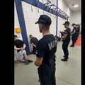 „Klečaće i ovi kriminalci u uniformama“: Snimak uhapšenih demonstranata izazvao bes građana VIDEO