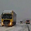 Sneg već parališe Srbiju. Kolaps preko Čestobrodice, zimska oprema obavezna i pre 1. novembra