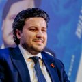 Napadnut bivši premijer Crne Gore! Biznismen krenuo glavom na Dritana Abazovića, nastao opšti metež u sudnici, intervenisala…