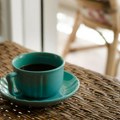 Kafa pre doručka: Kako ova česta navika utiče na želudac, hormone i nivo energije