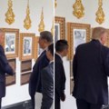 Si Đinping se grohotom nasmejao pred kamerama: Tramp mu pokazao Bajdena u Beloj kući, snimak zapalio mreže