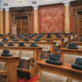 Mladi aktivista iz Mađarske, po uzoru iz svoje zemlje, napravio projekciju mandata: Ujedinjena Srbija nema samostalnu većinu