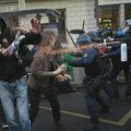 Policija suzavcem na đake u Parizu, nema znaka popuštanja protesta zbog stanja u prosveti