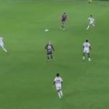 (VIDEO) Sevilja vodi zahvaljujući tragikomičnom „poklonu“