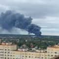 Vatra zahvatila 2.700 kvadrata skladišta: Ugašen požar u Moskvi (video)