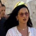 Keti Peri snimljena tokom šetnje Dubrovnikom, a ponašanjem je mnoge razočarala