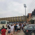 Veliki red ispred stadiona u Leskovcu, za karte se čeka i po tri sata
