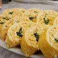 Slavski rolat sa šargarepom, jajima i mirođijom: Odlično ide uz pečenje, a evo zašto je favorit među predjelima (recept)