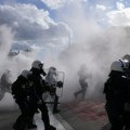 FOTO Haos u centru Atine, besni studenti se sukobili sa policijom: „Nikada nećemo naći posao zbog Micotakisa“