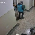 Dostavio hranu, pa pokrao mušteriju: Nesrećna žena mu dala i napojnicu, a onda na kamerama videla šta je uradio (video)