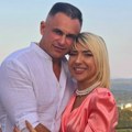 Biseri oko vrata i minić: Jovana Jeremić se posebno doterala za 48. Rođendan partnera Dragana Stankovića - on u belom od…