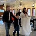 Mladenci ušli u salu pa shvatili da im niko nije došao na svadbu: Zbog tužnih prizora nastao haos na mrežama (video)