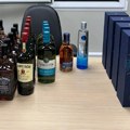 Прво су нашли ранац са 90.000 евра, а онда и огромну количину алкохола: Погледајте шта су цариници затекли на Батровцима (фото)…