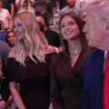 Ćerke Donalda Trampa i unuka sa ocem i dedom ukrale šou, gledale "makljanje" i prvi poraz Rusa
