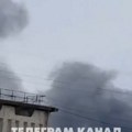 (Video) Masovni ruski udari usred dana! Odjekuju eksplozije i bukte požari širom Ukrajine: Bez struje delovi Ternopilja, crni…