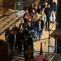 Kilometarski redovi, svi čekaju da se poklone pojasu Presvete Bogorodice: Ne smeta im ni vrućina (video)