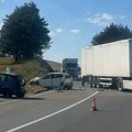 Težak udes na putu za Zlatibor: Sudarili se dva automobila i kamion - na putu totalni zastoj