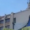 Kipti bes Prištine prema Zelenskom, Rama doneo drastičnu odluku! Pogledajte kako je zastava Ukrajine skinuta sa zgrade u…
