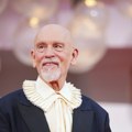 Džon Malkovič se rasplakao na premijeri u Veneciji, film dobio 13 minuta ovacija: "Ne planiram da se penzionišem!" (video)