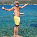 Kuća Žike Todorovića sa privatnom plažom je san snova: Poslednje dane leta provodi na moru, a ovako pričaju komšije: "Izabrao…