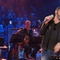 Obezbeđenje odvelo pevača sa bine, prekinut koncert u Hrvatskoj: Goran Bare se jedva kretao