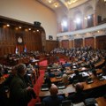 U skupštini Srbije deo opozicije skandirao ostavke, vlast kaže da nije džak za udaranje