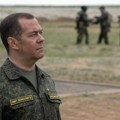 Medvedev: Rat može da se završi mirovnim sporazumom ili onako kako su postupili Amerikanci 1945.