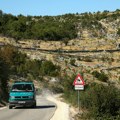 Nemce šokirao neispravan autobus za Neum pun putnika: Retrovizori vezani vezicama, bušne gume, loše kočnice…