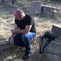 Srbi na Zadušnice obišli devastirano groblje u Južnoj Mitrovici