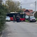 "Skinula bih mu tablice, izbušila gume i razbila retrovizore": Parkirao auto nasred krivine u Zemunu, gradski prevoz blokiran…