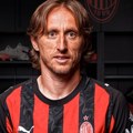 Novi maestro u gradu - Milan predstavio Luku Modrića