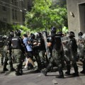AP: Gotovo 50 demonstranata uhapšeno širom Srbije